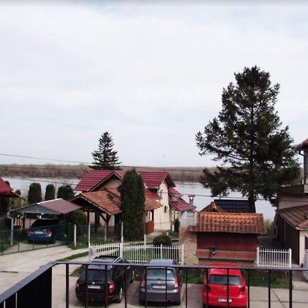 Prenociste Dunav Novi Banovci Exteriör bild