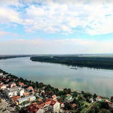 Prenociste Dunav Novi Banovci Exteriör bild