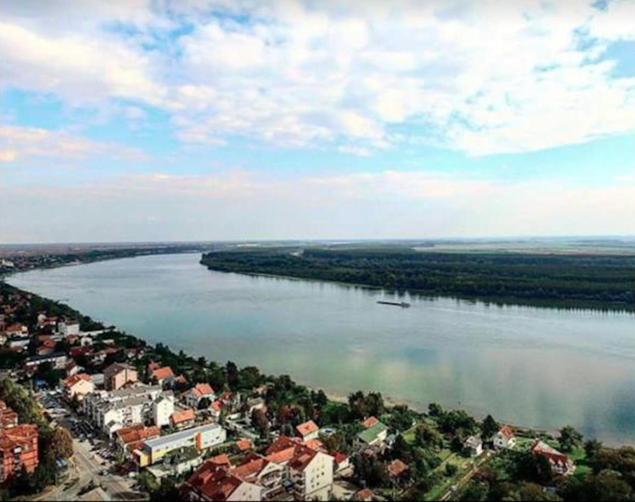 Prenociste Dunav Novi Banovci Exteriör bild